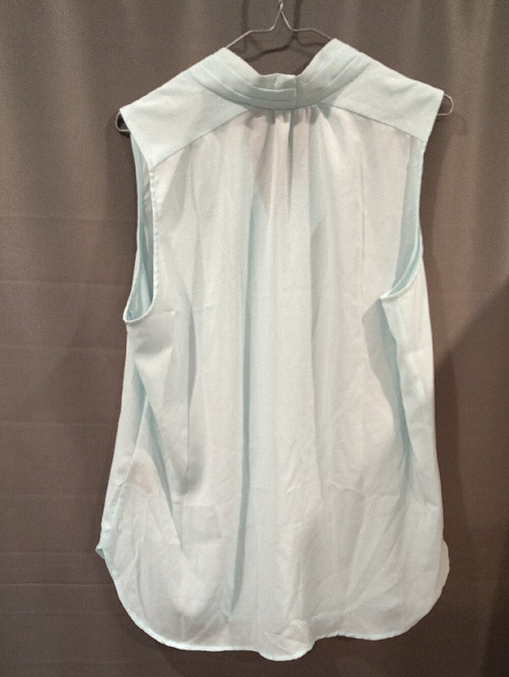 👕2 For 15$ or 3 for 20$👕 Le chateau Light Blue V-Neck Sleeveless Camisole - Picture 4 of 4